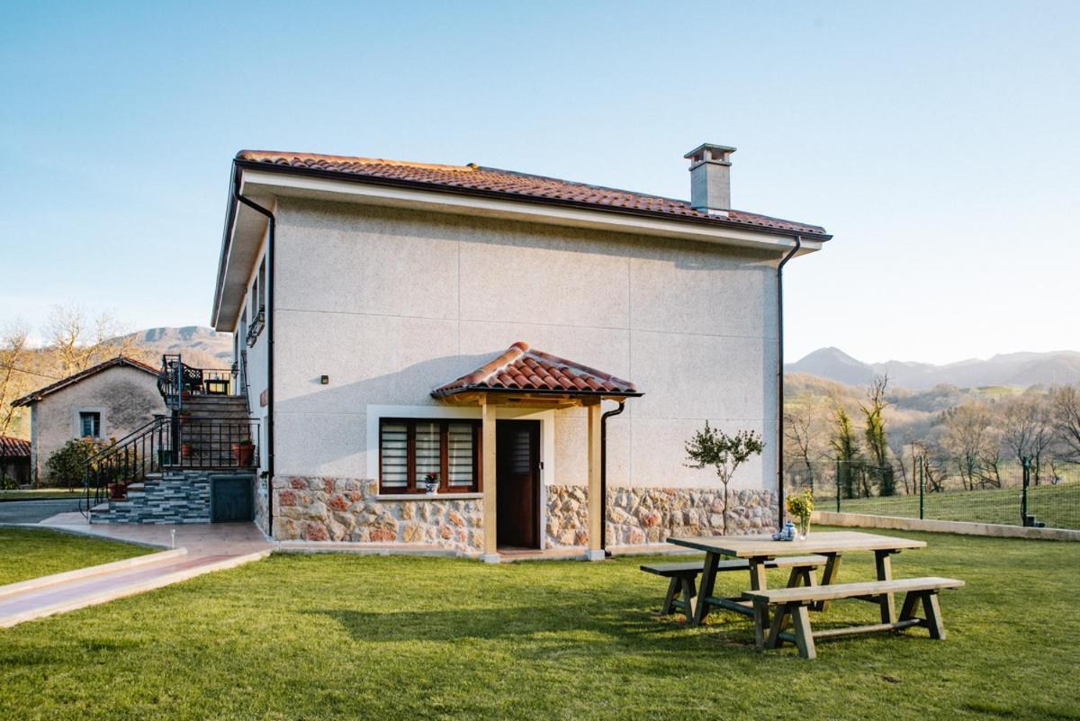 Villa La Cortina Onís Esterno foto