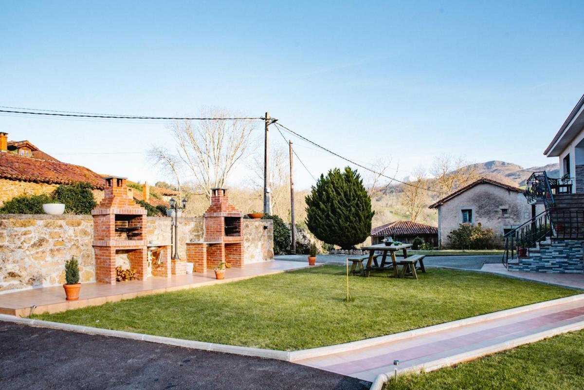 Villa La Cortina Onís Esterno foto